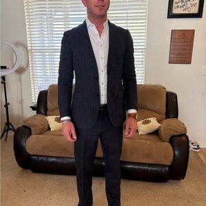 Suitsupply Navy Suit Elegant Tailored Design